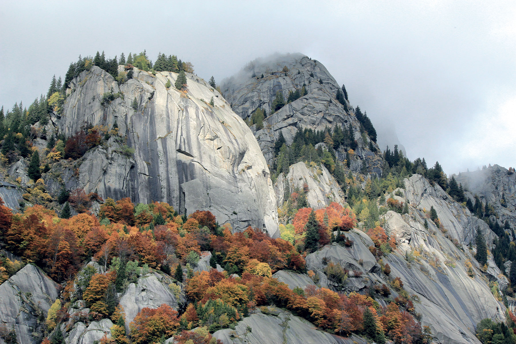 Val di Mello: La guida completa alla riserva naturale più grande della Lombardia