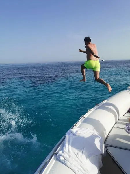 Giornata in gommone da Marsala con soste bagno a Favignana e Levanzo e pranzo a bordo