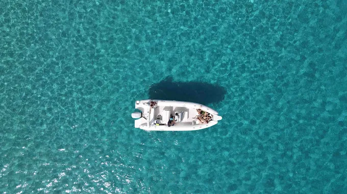 Escursione in gommone da Trapani con soste bagno tra Favignana e Levanzo