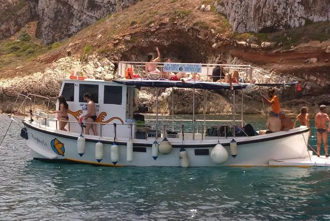 Escursione in barca dal porto di Favignana con pranzo e snorkeling