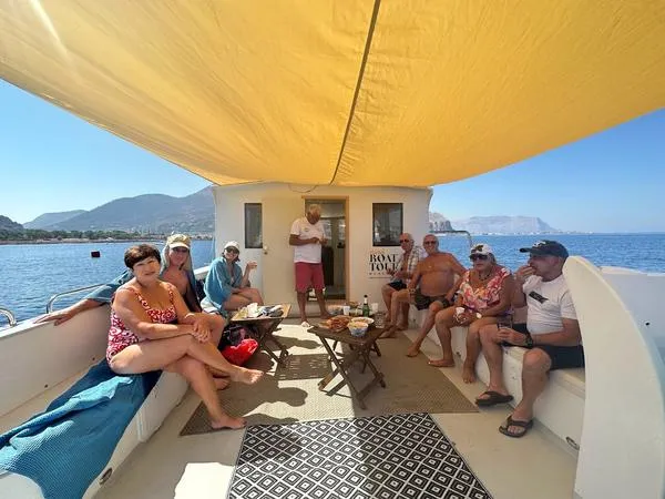 Escursione in barca con aperitivo all'Isola delle Femmine nel Golfo di Palermo