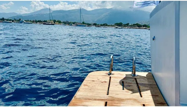 Escursione in barca con aperitivo all'Isola delle Femmine nel Golfo di Palermo