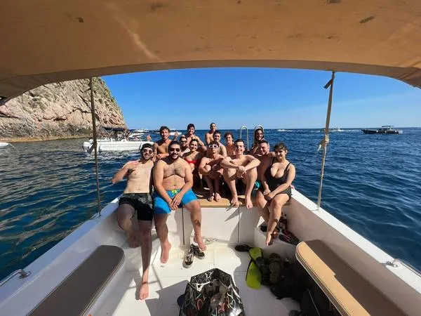 Escursione con skipper lungo la costa di Taormina da Letojanni