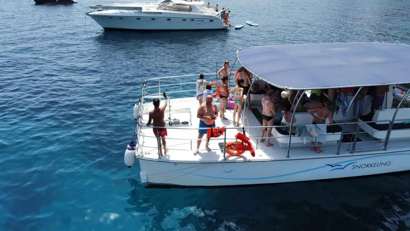 Mezza giornata in catamarano e snorkeling alla Riserva dello Zingaro