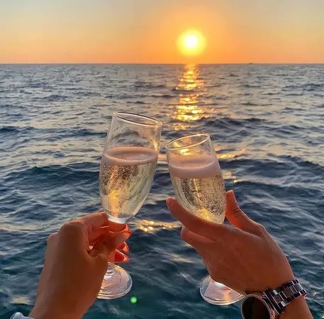 Tour in barca con snorkeling alle grotte e all'Isola di Ortigia da Siracusa