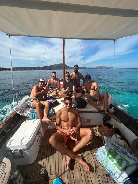 Escursione in gozzo d'epoca a Tavolara da Porto San Paolo