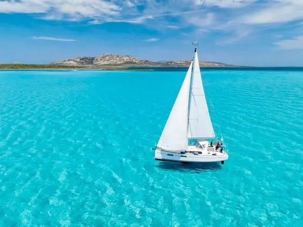 Giornata in barca a vela con pranzo a bordo all'Asinara da Stintino