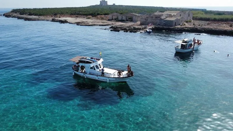 Mezza giornata in barca con snorkeling e aperitivo a Marzamemi