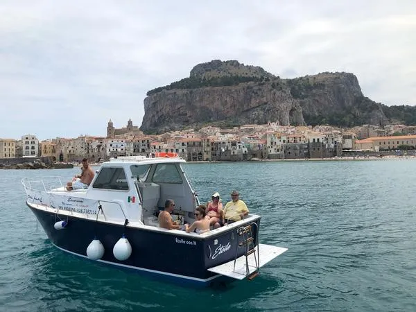 Giro in barca di 3 ore con soste bagno lungo la costa ovest di Cefalù