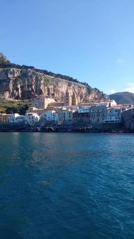 Giro in barca di 3 ore con soste bagno lungo la costa ovest di Cefalù