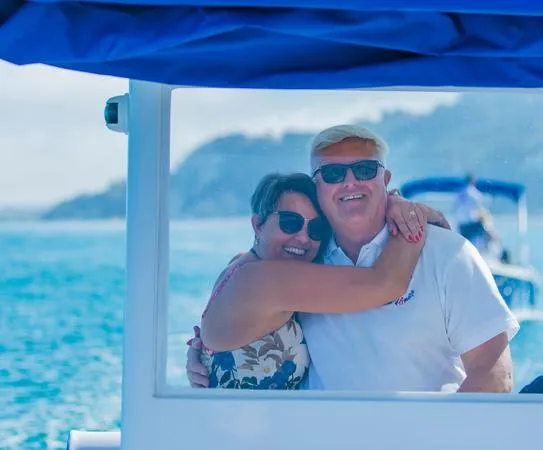 Escursione in barca di 3 ore con soste bagno lungo la Riviera del Conero