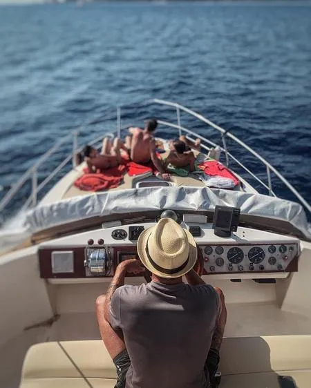 Escursione in barca giornaliera con degustazione a bordo alle isole di La Maddalena e Spargi