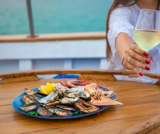 Escursione in barca nell'Area Marina Protetta di Porto Cesareo con aperitivo a bordo