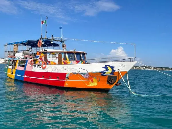 Escursione in barca nell'Area Marina Protetta di Porto Cesareo con aperitivo a bordo