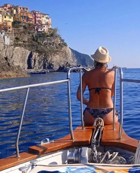 Giro in barca di gruppo alle Cinque Terre da Manarola