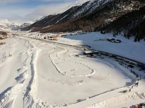 Corso di guida sportiva al Ghiacciodromo di Livigno