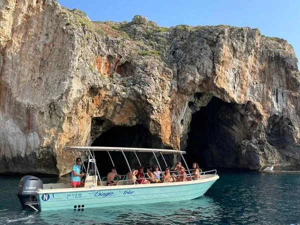 Escursione in barca nel Salento da Torre Vado
