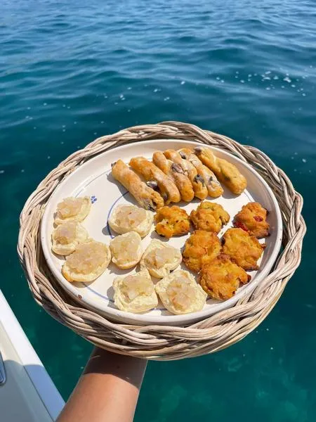 Escursione in barca nel Salento da Torre Vado