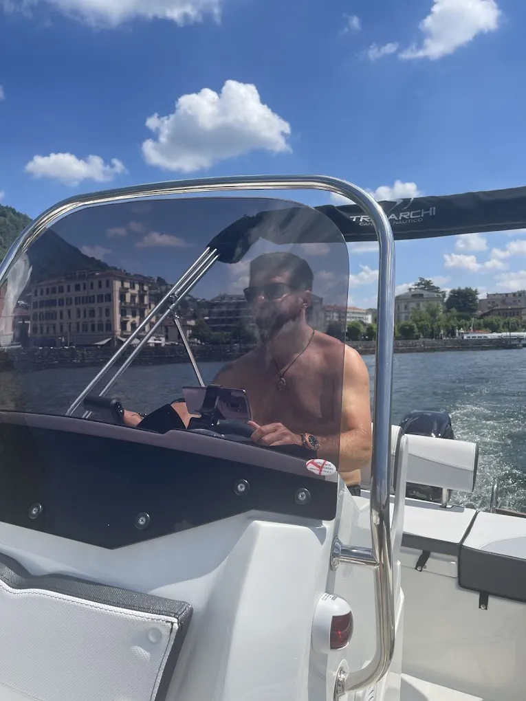 Noleggio barca con partenza da Como senza skipper