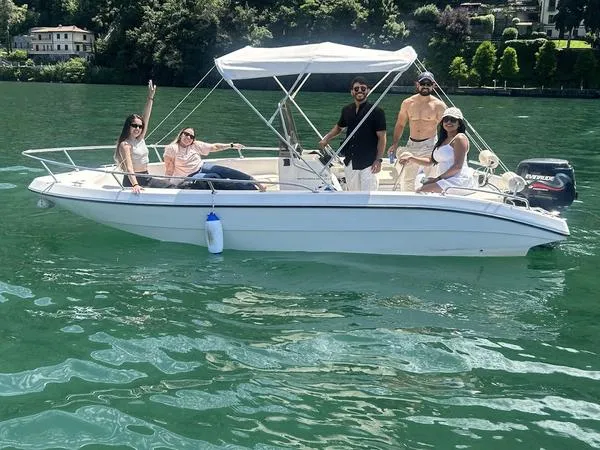 Noleggio barca senza patente a Como