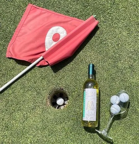 Lezione di golf con degustazione di vino