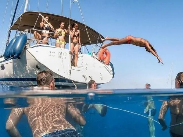 Giornata intera in barca a vela alla Maddalena con skipper