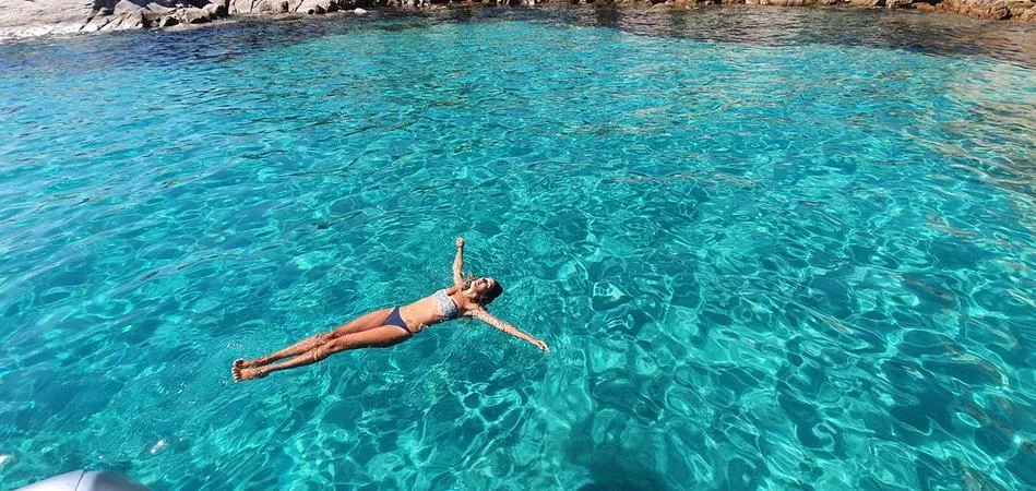 Giornata intera in barca a vela alla Maddalena con skipper