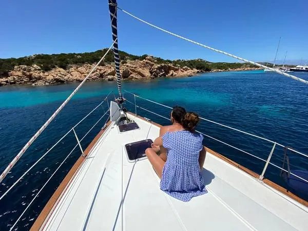 Giornata intera in barca a vela alla Maddalena con skipper