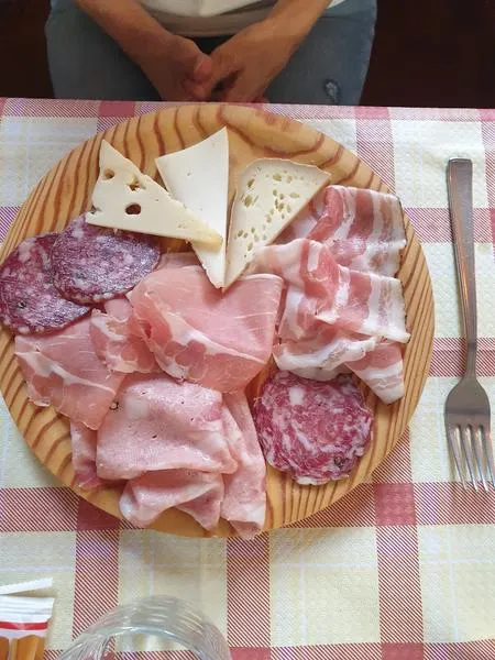 Pranzo tipico con vista al Ristorante La Cantinetta a Valcava