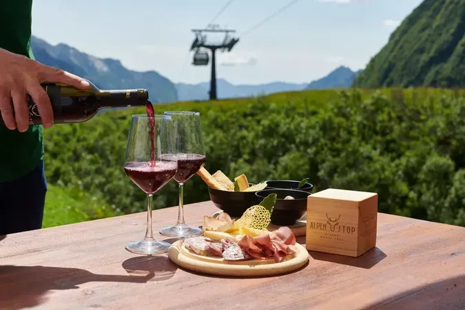 Pranzo in rifugio sotto il Monte Rosa ad Alagna Valsesia