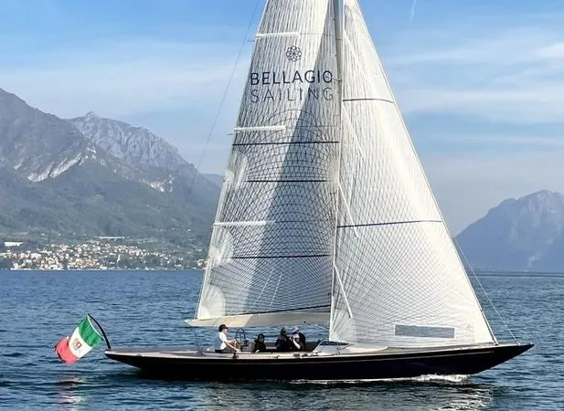 Escursione privata in yacht a vela Eagle 44 da Bellagio