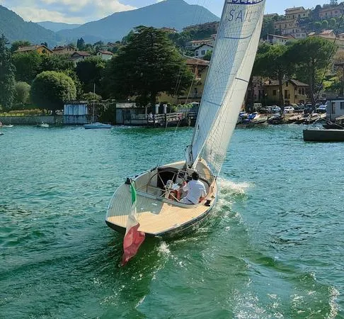 Escursione privata in yacht a vela Eagle 44 da Bellagio