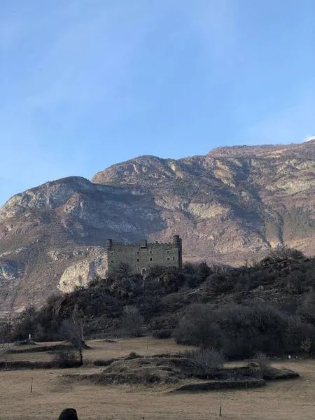 Passeggiata a cavallo al Castello di Ussel in Valle d'Aosta