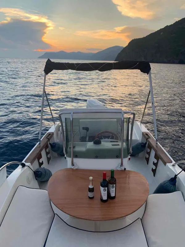 Giro in barca privato alle 5 Terre da Riomaggiore