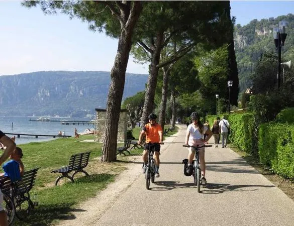Giro in bici al lago di Garda da Verona con pranzo