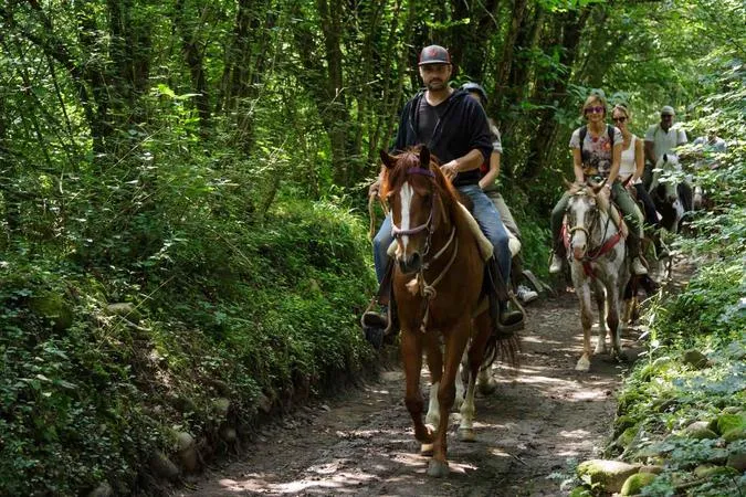 Gita a cavallo e pranzo in agriturismo nella Lunigiana