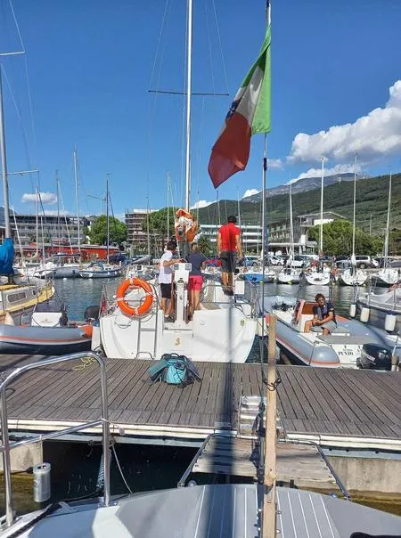 Giro privato in barca a vela sul Lago di Garda da Riva