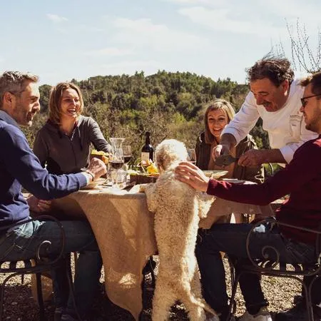 Ricerca tartufo nel bosco e pranzo al tartufo a San Gimignano