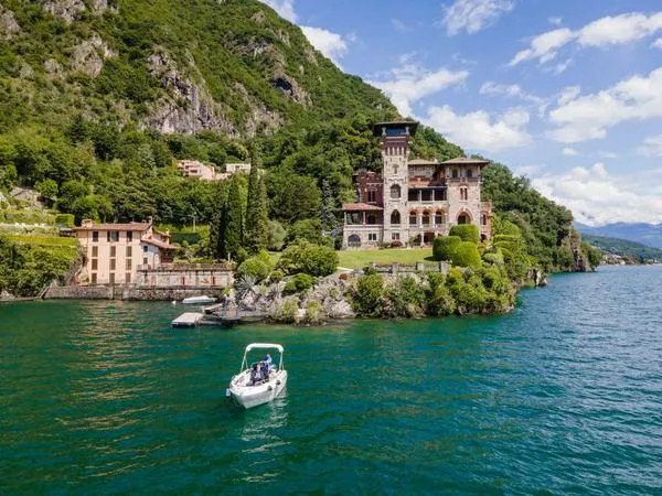 Giro in barca d'epoca privato sul Lago di Como da Menaggio