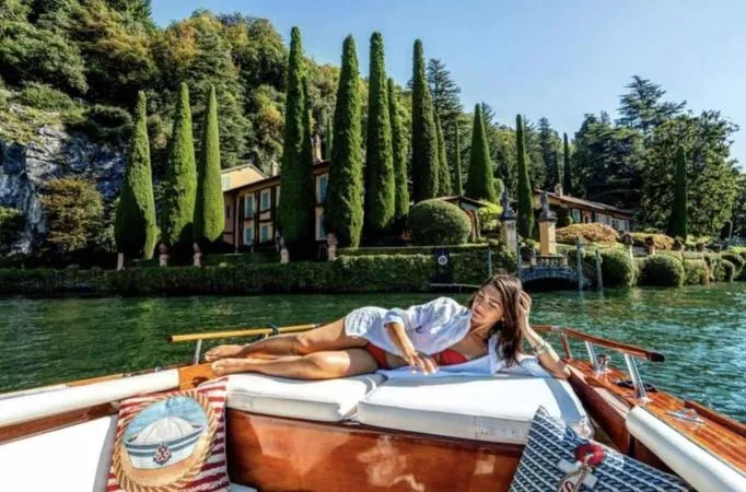 Giro in barca d'epoca privato sul Lago di Como da Menaggio