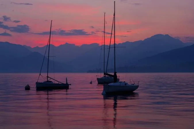 Boat tour privato al tramonto con aperitivo a Menaggio