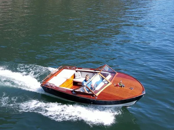 Boat tour privato al tramonto con aperitivo a Menaggio