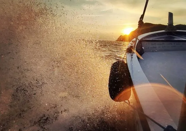 Aperitivo al tramonto in barca a Levanto