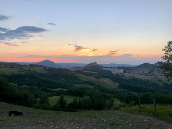 Passeggiata a cavallo e aperitivo a San Leo nell'entroterra di Rimini