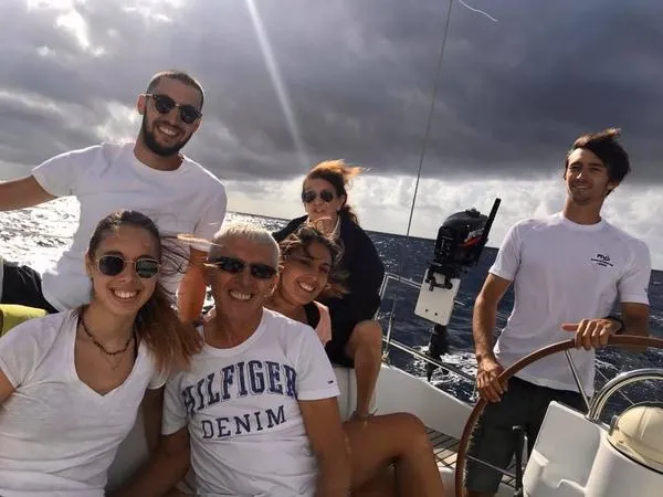 Aperitivo in barca a vela al tramonto a Rapallo