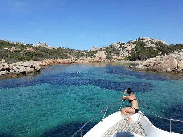 Escursione in catamarano a La Maddalena da Cannigione