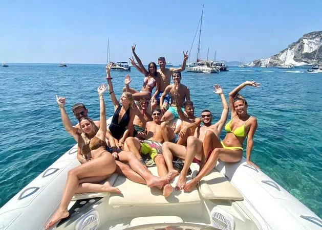 Giornata in gommone a Ponza e Palmarola
