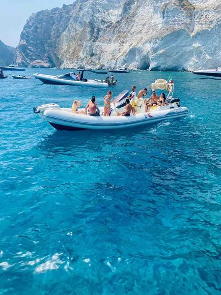 Giornata in gommone a Ponza e Palmarola