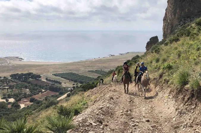 Passeggiata a cavallo in riva al mare a San Vito Lo Capo