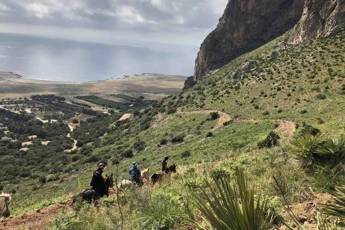 Passeggiata a cavallo in riva al mare a San Vito Lo Capo